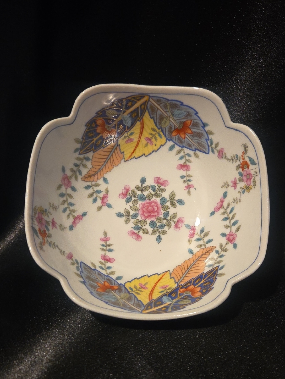 Vintage Mann Genus Nicotinia Tabacco Leaf Fine China Bowl